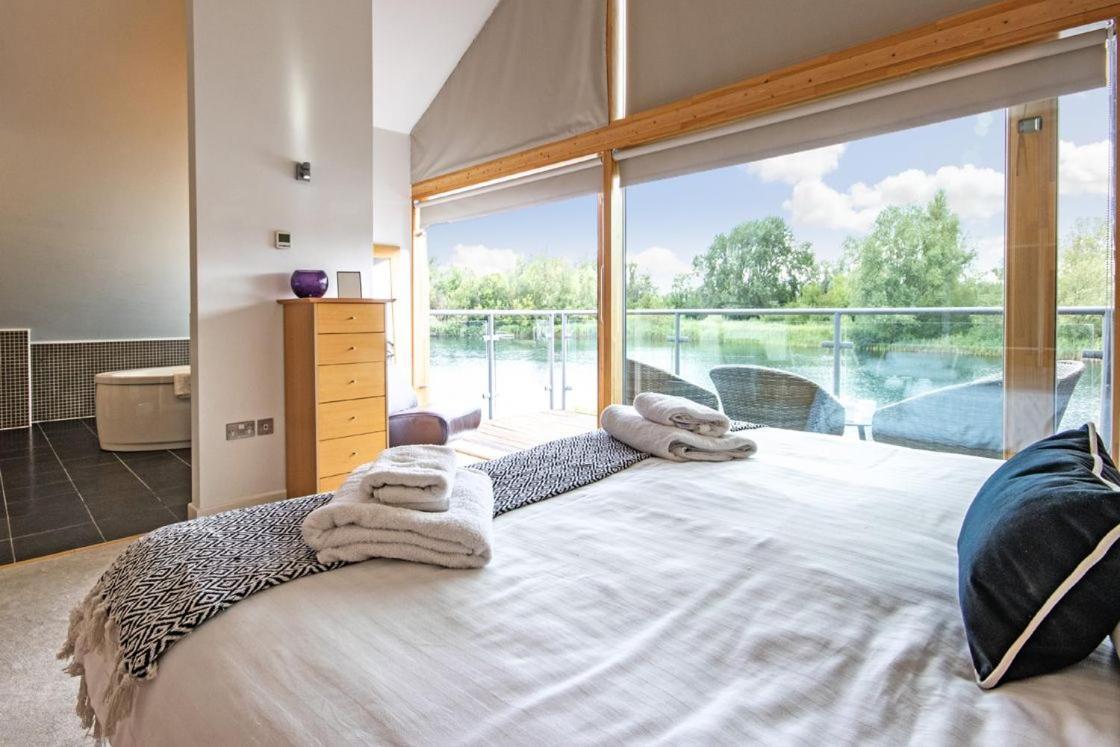 Waters Edge 04, Waterside Lodge P South Cerney Dış mekan fotoğraf
