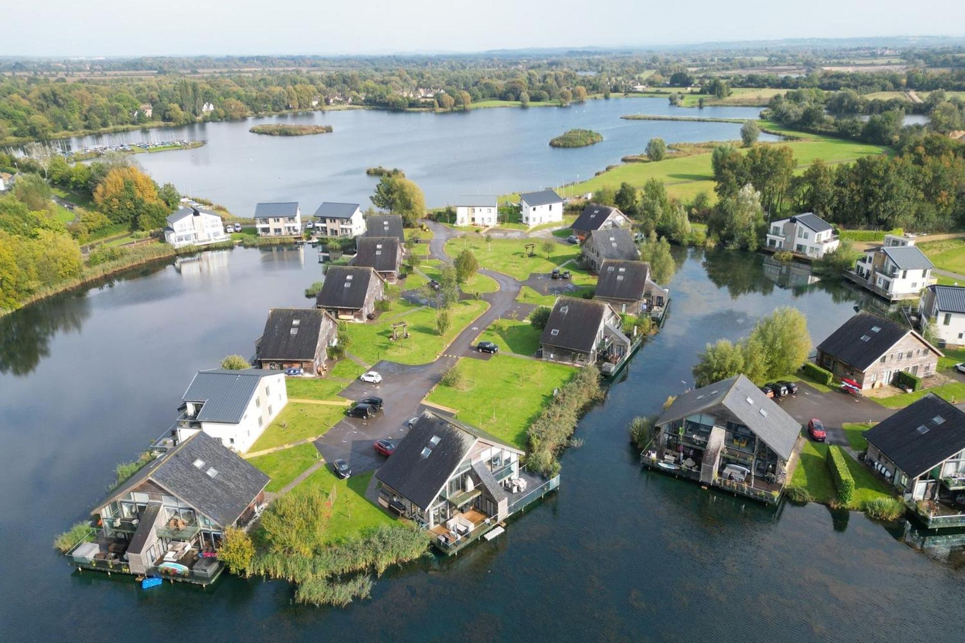 Waters Edge 04, Waterside Lodge P South Cerney Dış mekan fotoğraf